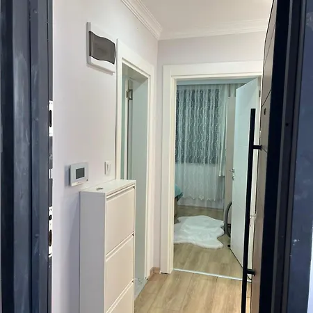 By Lotus - Comfortable Luxury With Pool Apartment