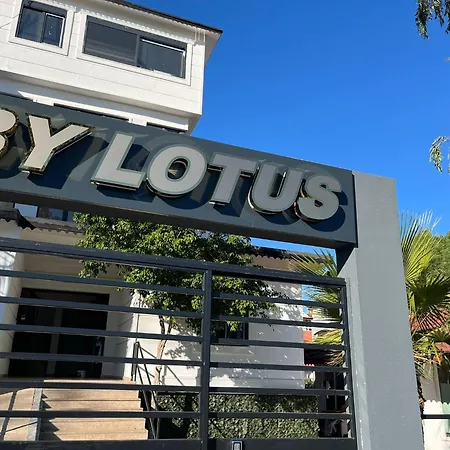 By Lotus - Comfortable Luxury With Pool Side