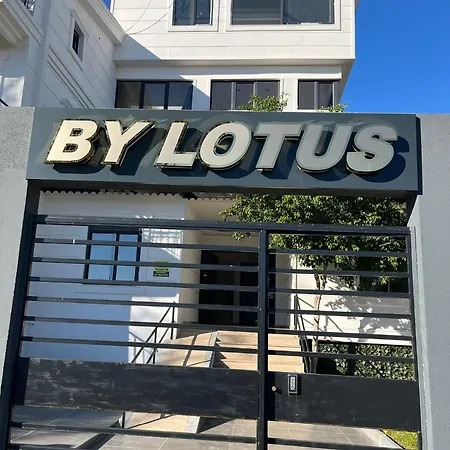 By Lotus - Comfortable Luxury With Pool Apartman