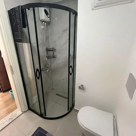 By Lotus - Comfortable Luxury With Pool Apartment Side