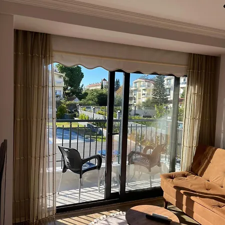 By Lotus - Comfortable Luxury With Pool Apartment