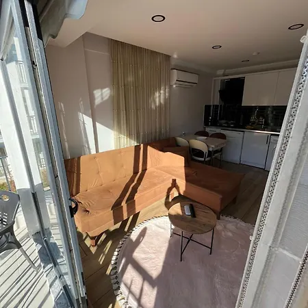 By Lotus - Comfortable Luxury With Pool Apartment